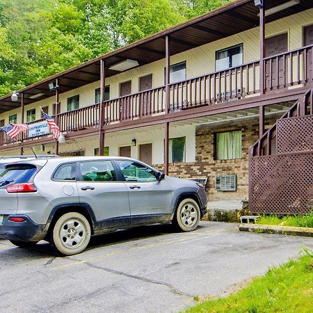 OYO Hotel Chapmanville Inn, WV - Hwy 119 Eksteriør billede
