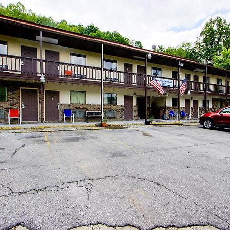 OYO Hotel Chapmanville Inn, WV - Hwy 119 Eksteriør billede