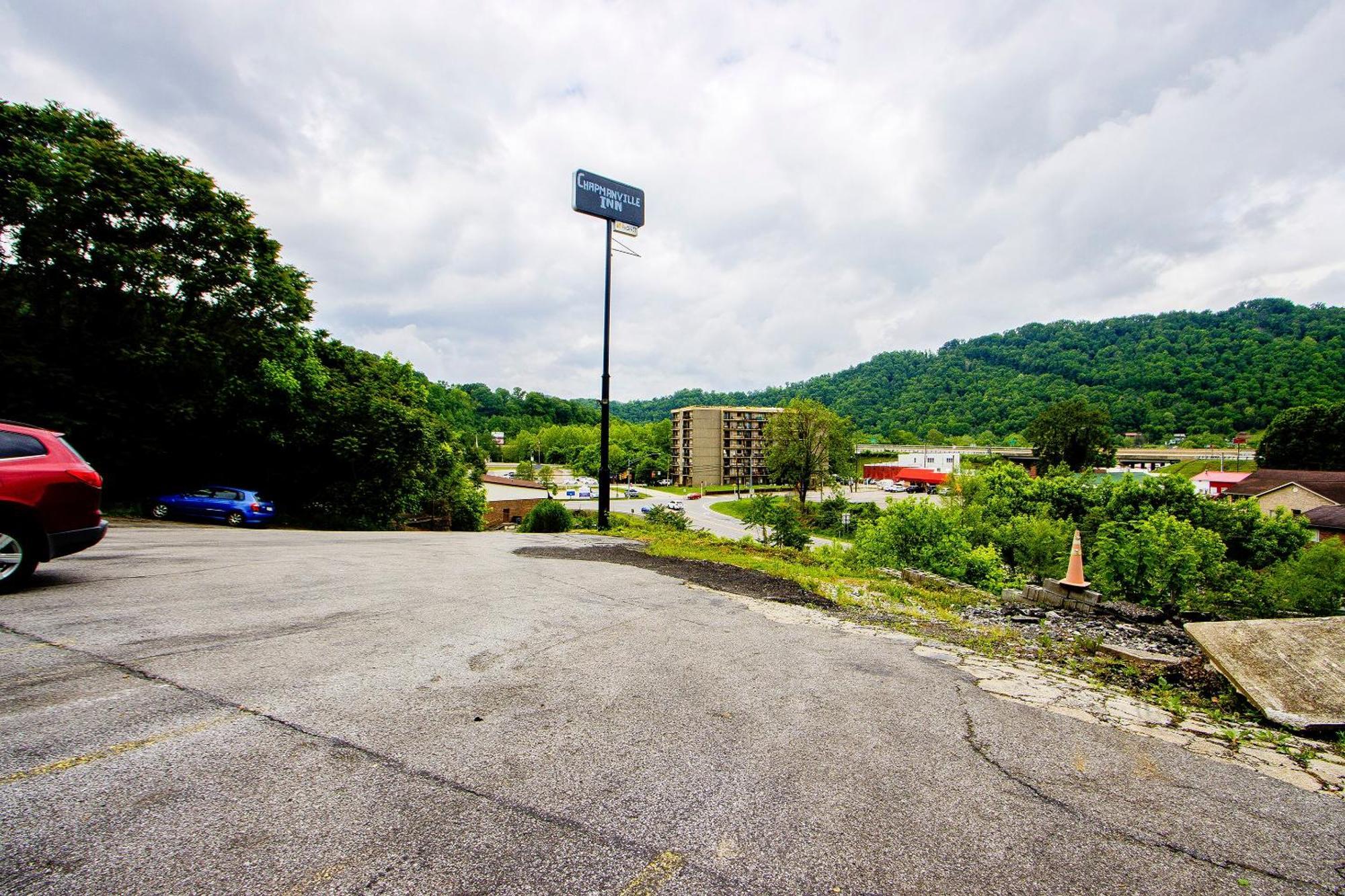OYO Hotel Chapmanville Inn, WV - Hwy 119 Eksteriør billede