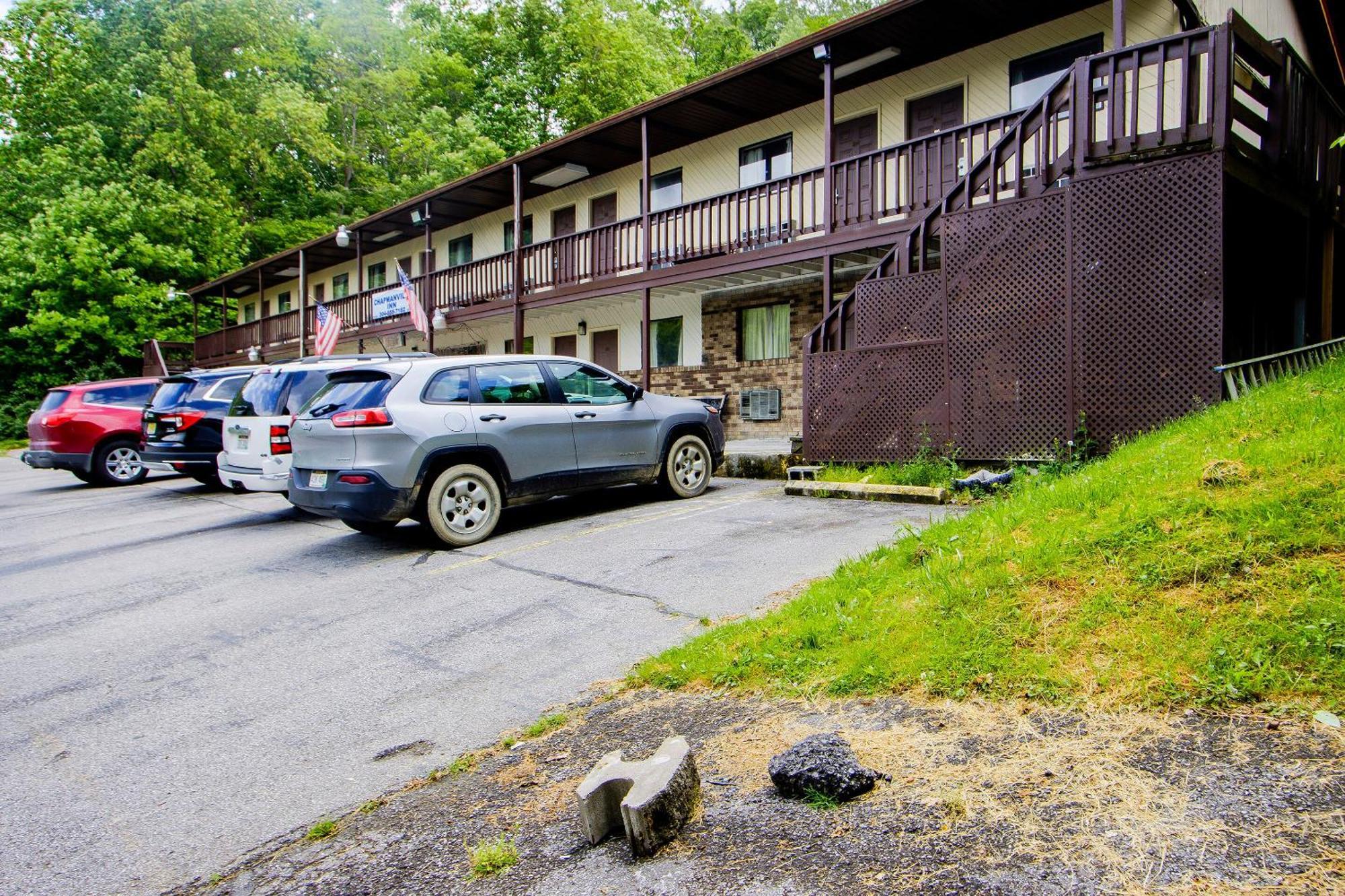 OYO Hotel Chapmanville Inn, WV - Hwy 119 Eksteriør billede