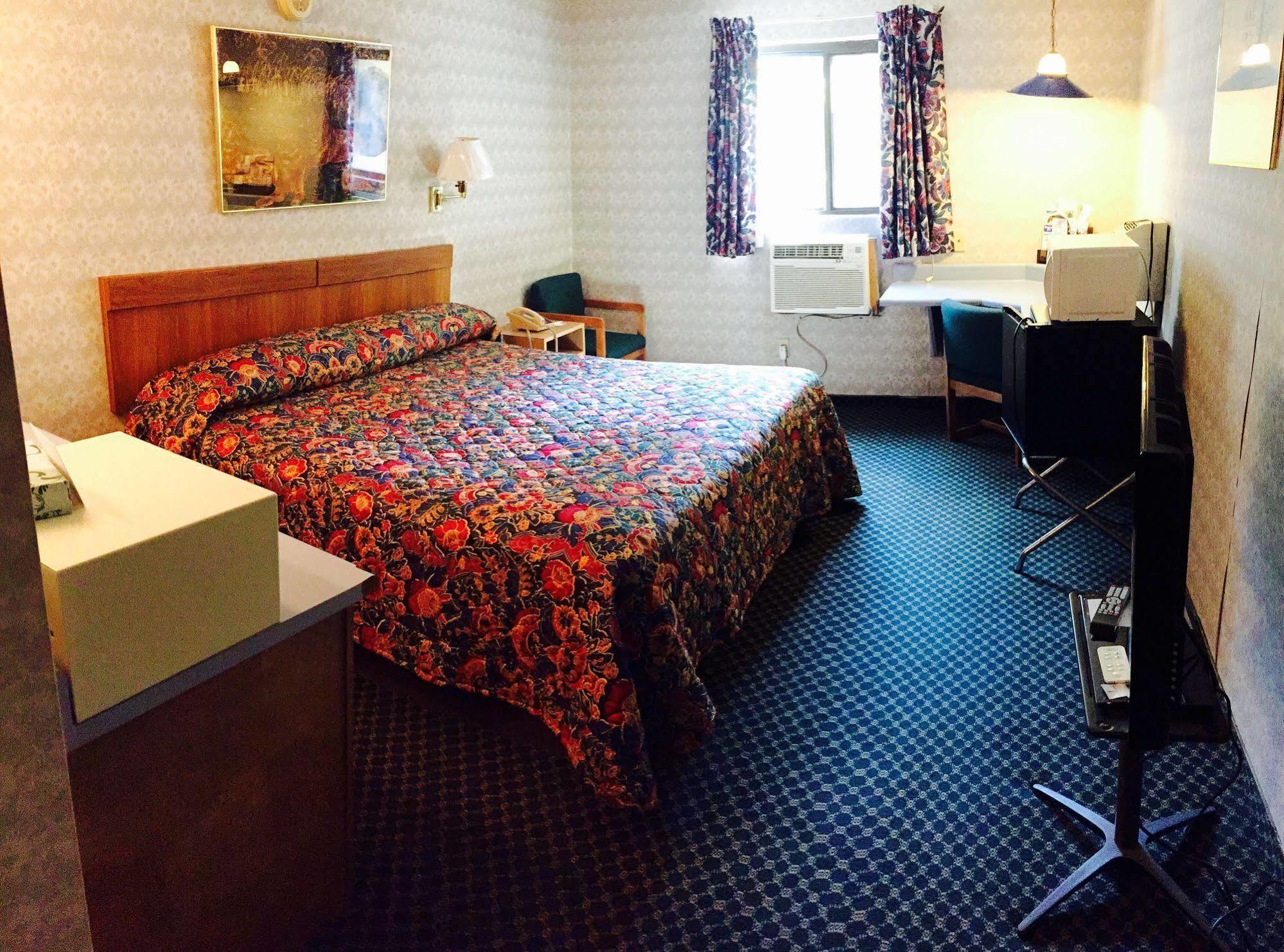 OYO Hotel Chapmanville Inn, WV - Hwy 119 Eksteriør billede