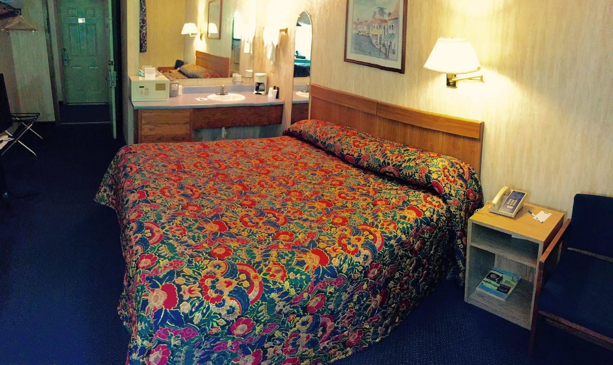 OYO Hotel Chapmanville Inn, WV - Hwy 119 Eksteriør billede